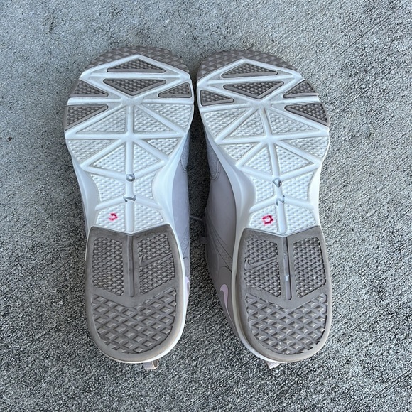 Nike Air Bella Trainers - women’s size 8 sneakers - Picture 5 of 7